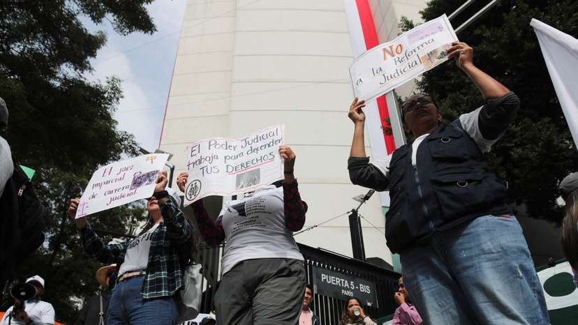 Protest against the controversial overhaul of Mexican courts