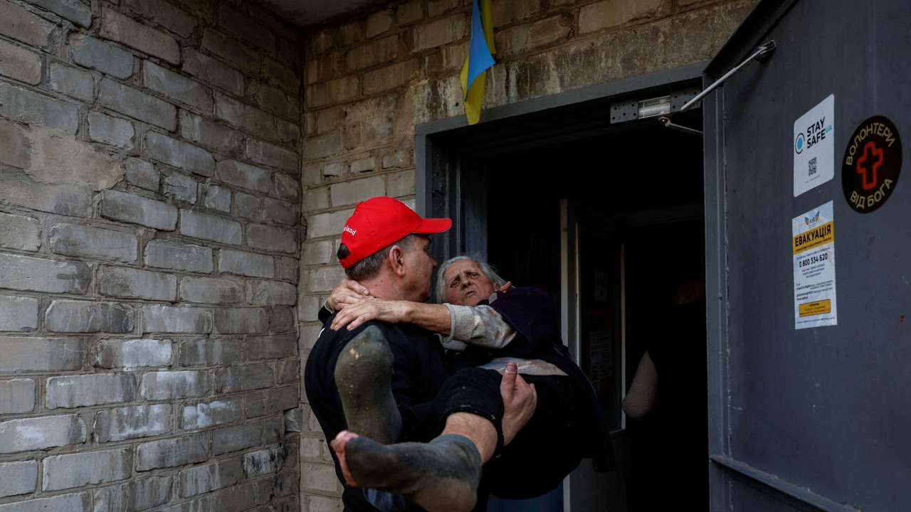 Volunteer delivers aid for residents of Chasiv Yar