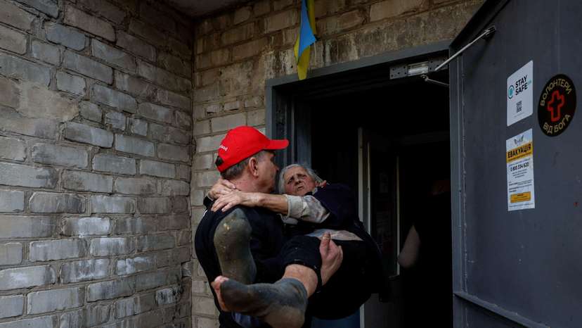 Volunteer delivers aid for residents of Chasiv Yar