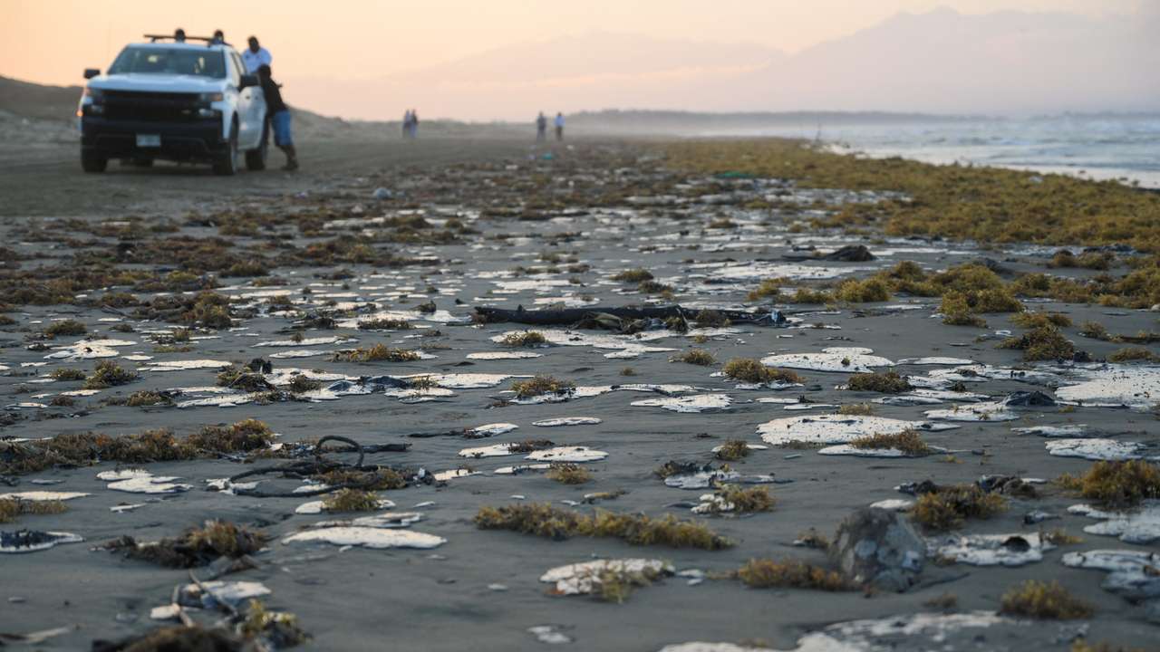 Oil spill hits fishermen and coastal communities in Veracruz