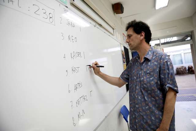An electoral worker writes down the number of votes cast for each candidate after the polls closed in the presidential election, in Santiago, Chile, November 16, 2025. REUTERS/Juan Gonzalez