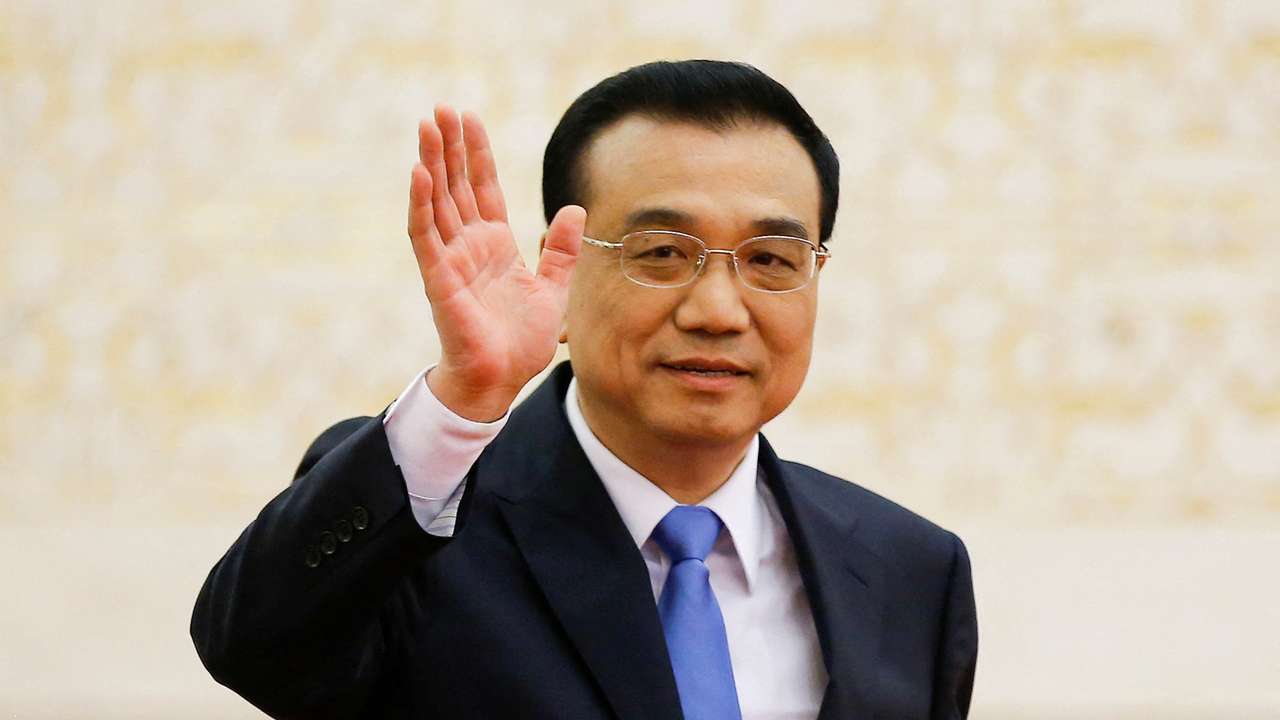 FILE PHOTO: China's Premier Li Keqiang waves as he arrives for a news conference after the closing ceremony of China's National People's Congress (NPC) at the Great Hall of the People in Beijing