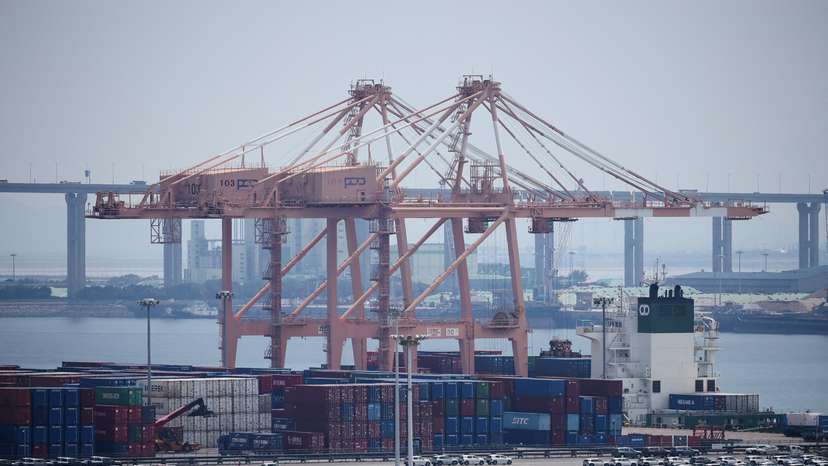 FILE PHOTO: Trump says US will set 15% tariff on South Korean imports under new deal