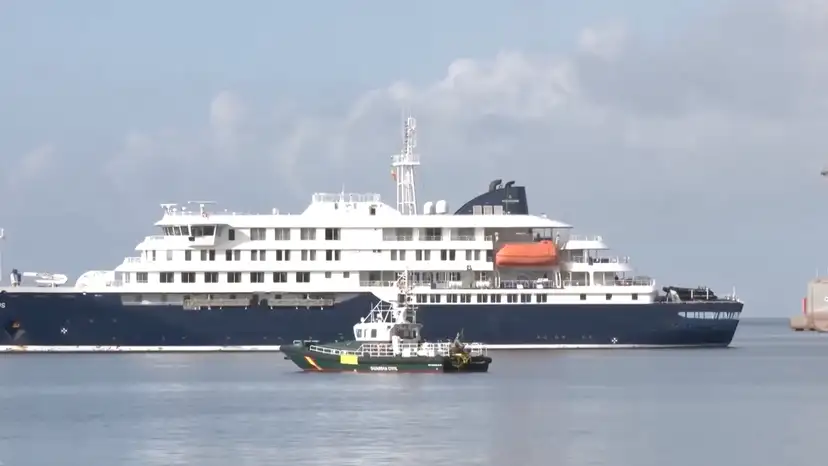 First batch of passengers evacuated from hantavirus-infected cruise ship in Canary Islands