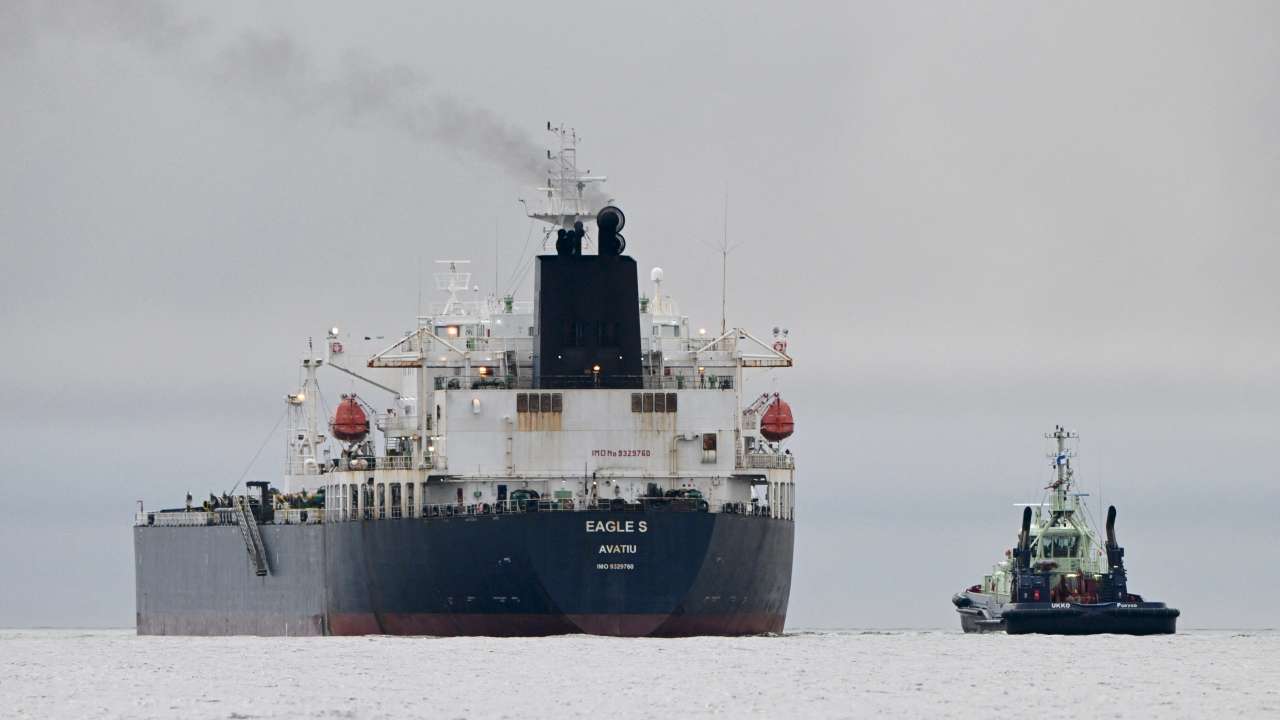 Oil tanker Eagle S suspected of the disruption of the Finland-Estonia electrical link Estlink 2