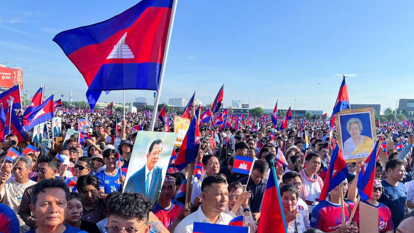 Solidarity March to support the government's decision to deploy the army at the disputed Thailand-Cambodia border, in Phnom Penh