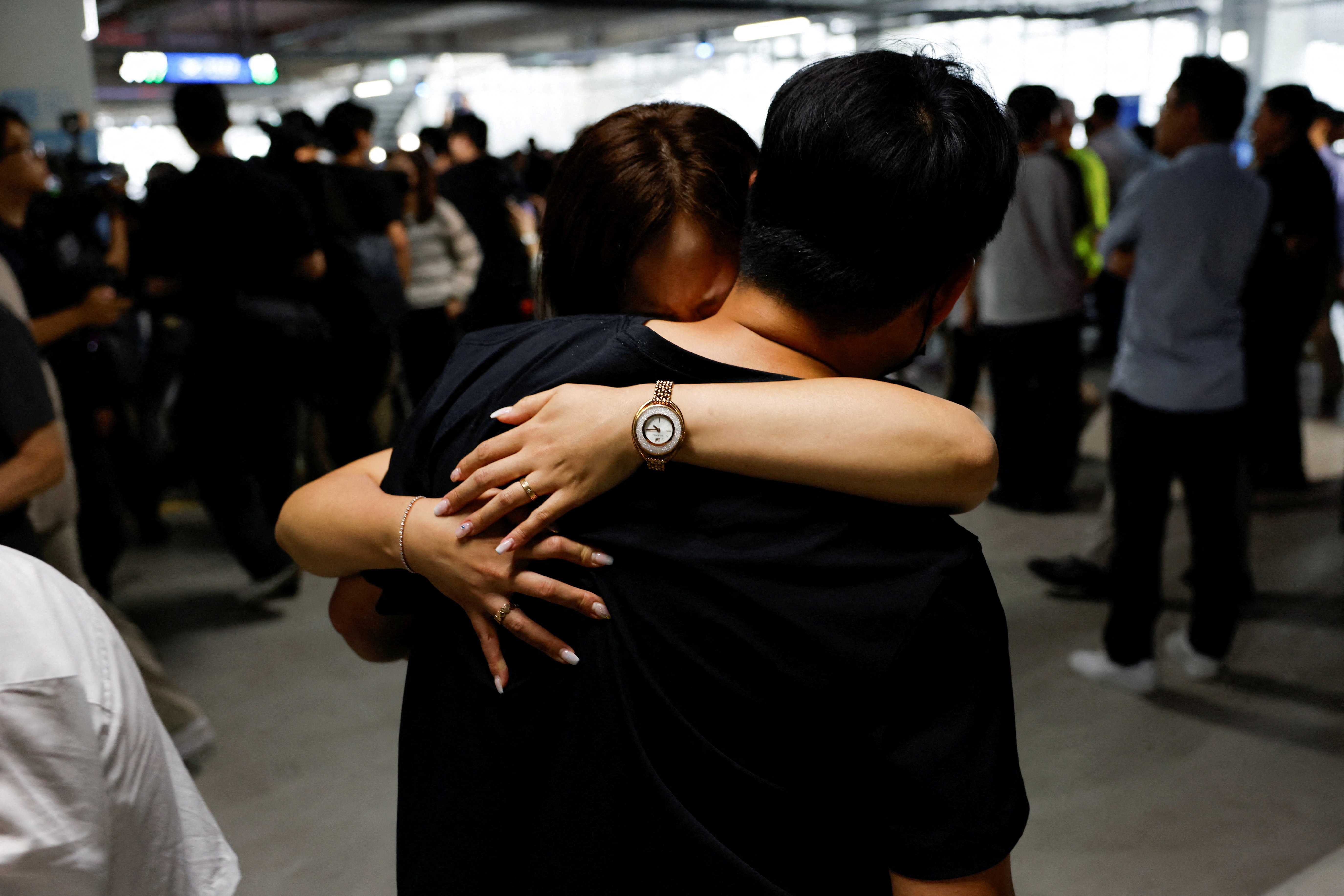 South Korean workers who were detained in an immigration raid in Georgia, arrive in Incheon