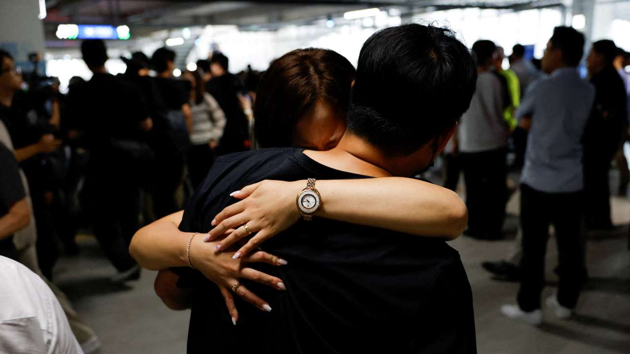 South Korean workers who were detained in an immigration raid in Georgia, arrive in Incheon