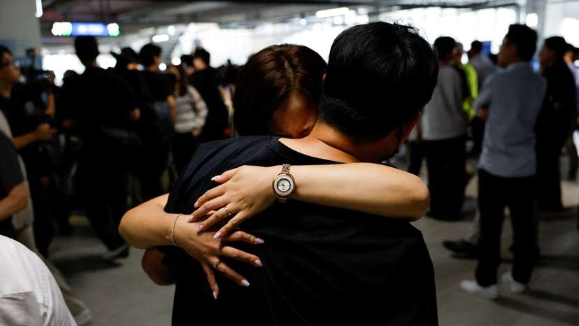 South Korean workers who were detained in an immigration raid in Georgia, arrive in Incheon