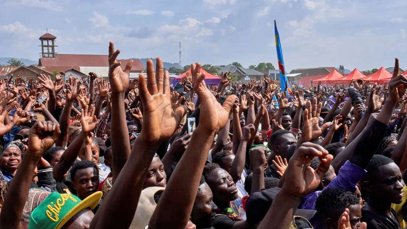 Congo crowd bids farewell to slain singer who denounced rebel occupation in Beni