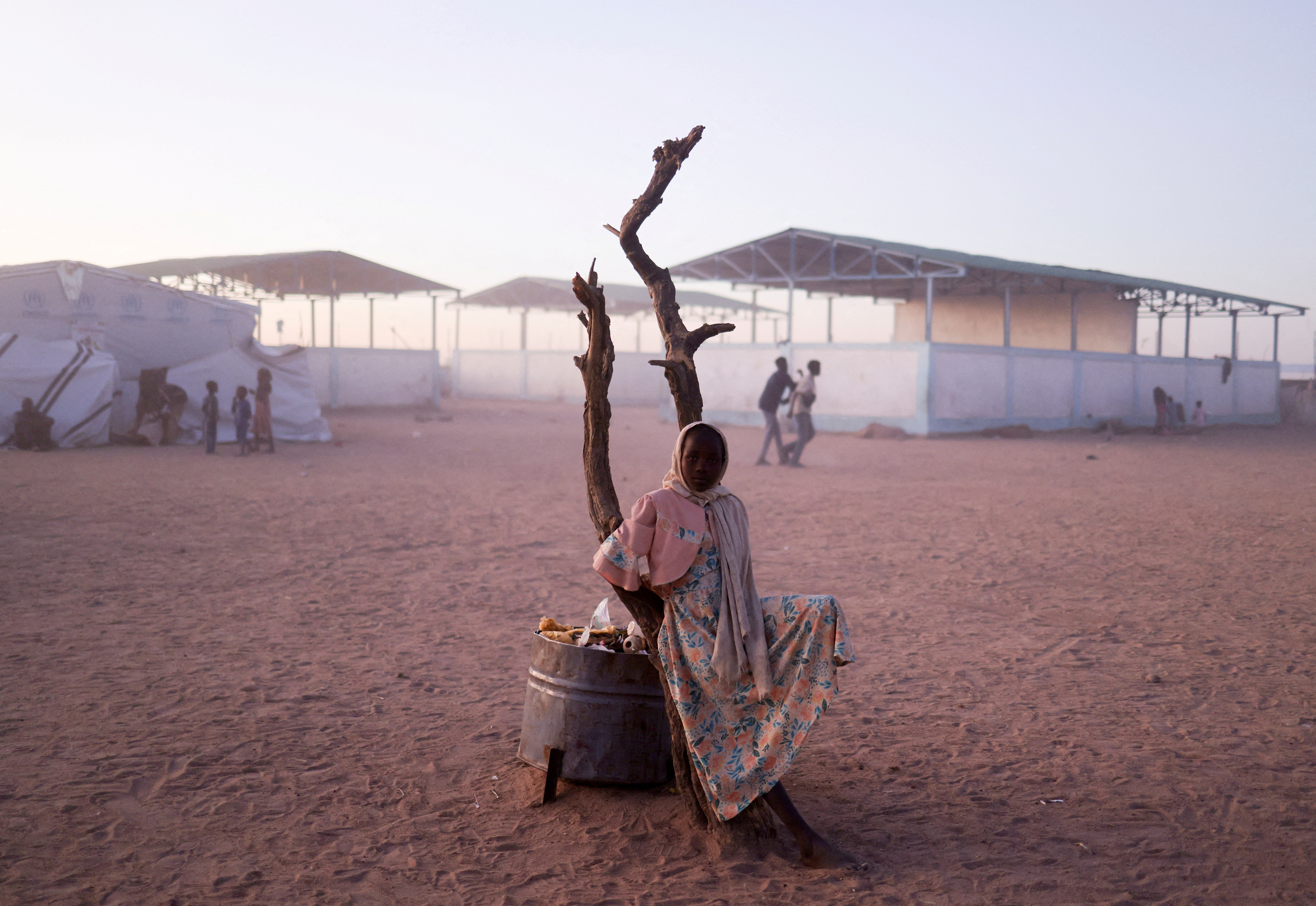 FILE PHOTO: Sudanese refugee families arriving to Chad find no food aid available