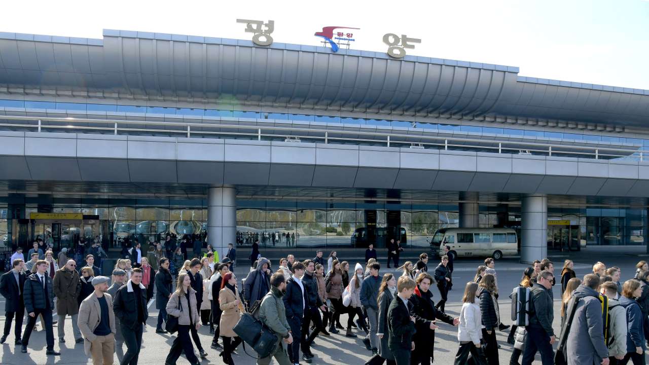 A Russian Federation Ministry of Culture delegation arrives in Pyongyang