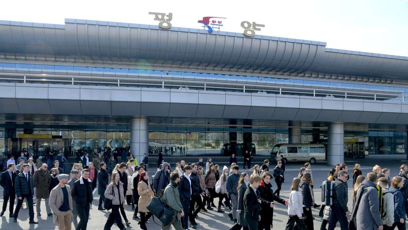 A Russian Federation Ministry of Culture delegation arrives in Pyongyang