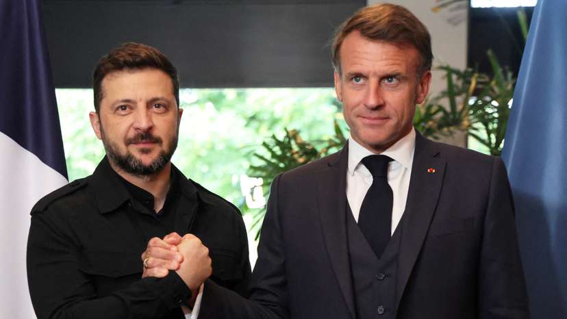 FILE PHOTO: France's President Emmanuel Macron and Ukraine's President Volodymyr Zelenskiy meet in The Hague