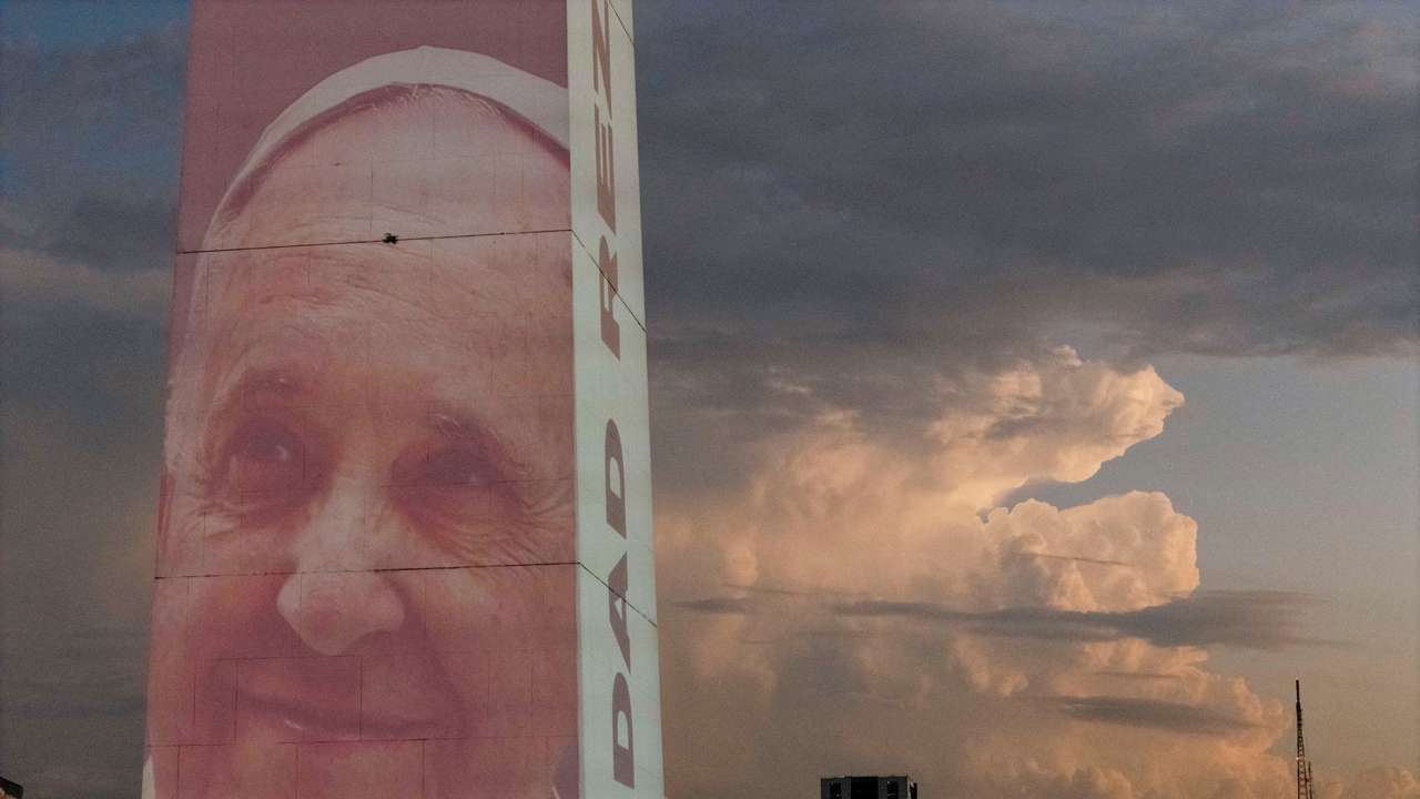 Pope Francis, the Argentine pontiff who never came home