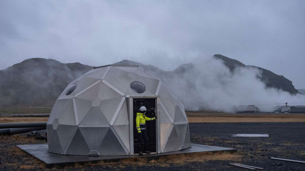 FILE PHOTO: Icelandic carbon-storage startup to begin commercial delivery of CO2 in 2027