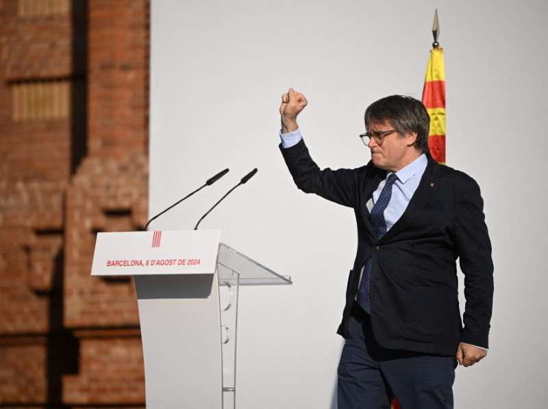 Catalan separatist leader Puigdemont expected to return to Spain despite arrest warrant