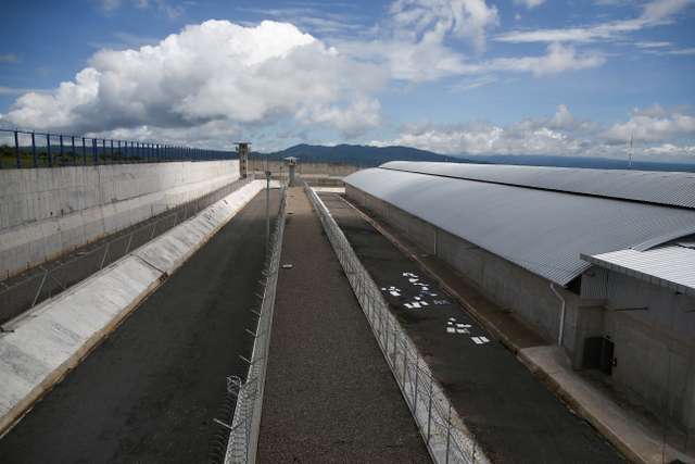 FILE PHOTO: El Salvador offers to house criminals deported from the U.S. in its jails