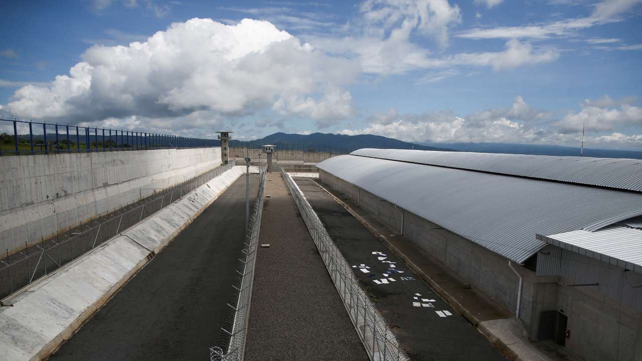 FILE PHOTO: El Salvador offers to house criminals deported from the U.S. in its jails