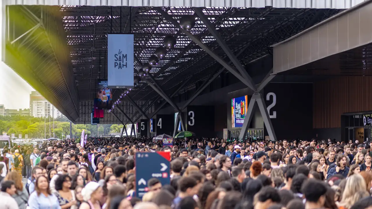 Público lotou a Bienal de São Paulo.