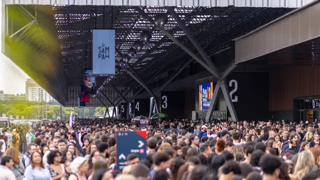 Público lotou a Bienal de São Paulo.