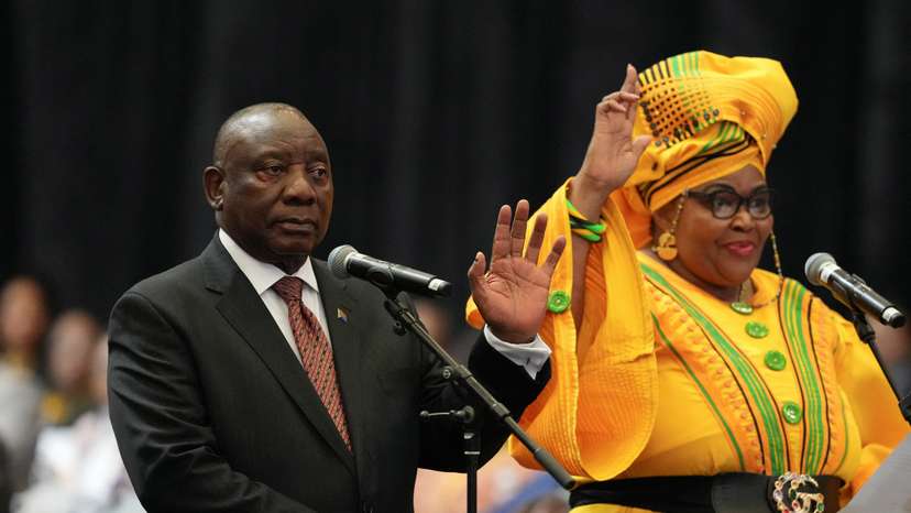 First sitting of parliament in Cape Town