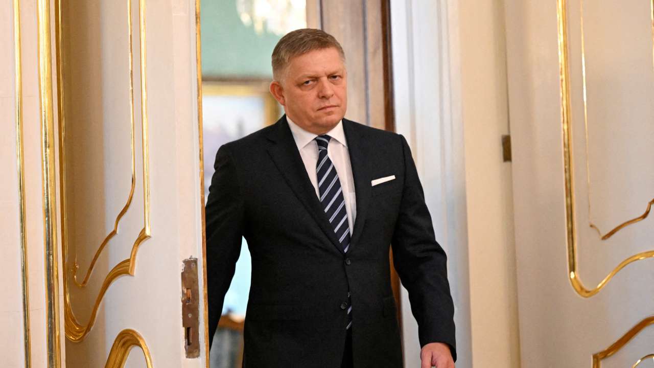 FILE PHOTO: Slovakia's Fico calls for conditions on EU aid for Ukraine