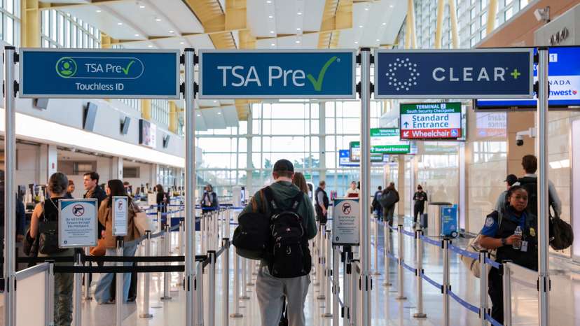 FILE PHOTO: TSA agents work without pay during DHS shutdown