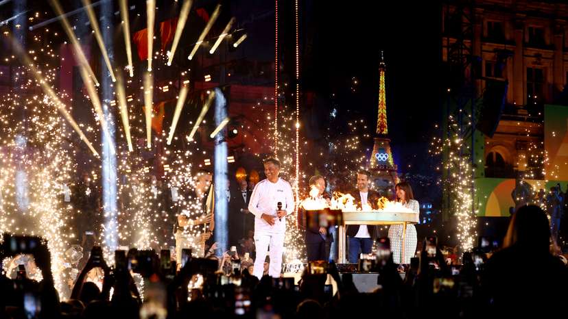 Olympic Torch is welcomed in Paris