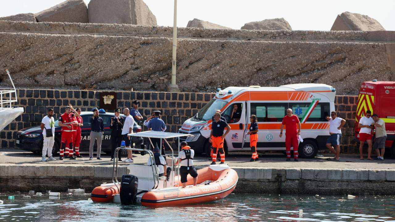 Sailboat sinks off Sicily