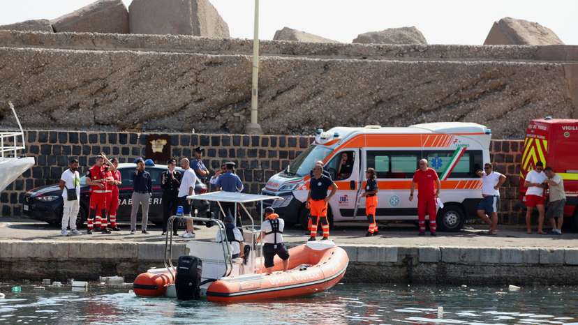 Sailboat sinks off Sicily