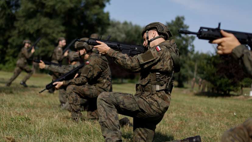 Polish volunteers exercise during summer military trainings