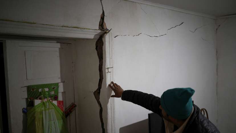 Chile quake halts seismic drills as authorities brace for bigger threat