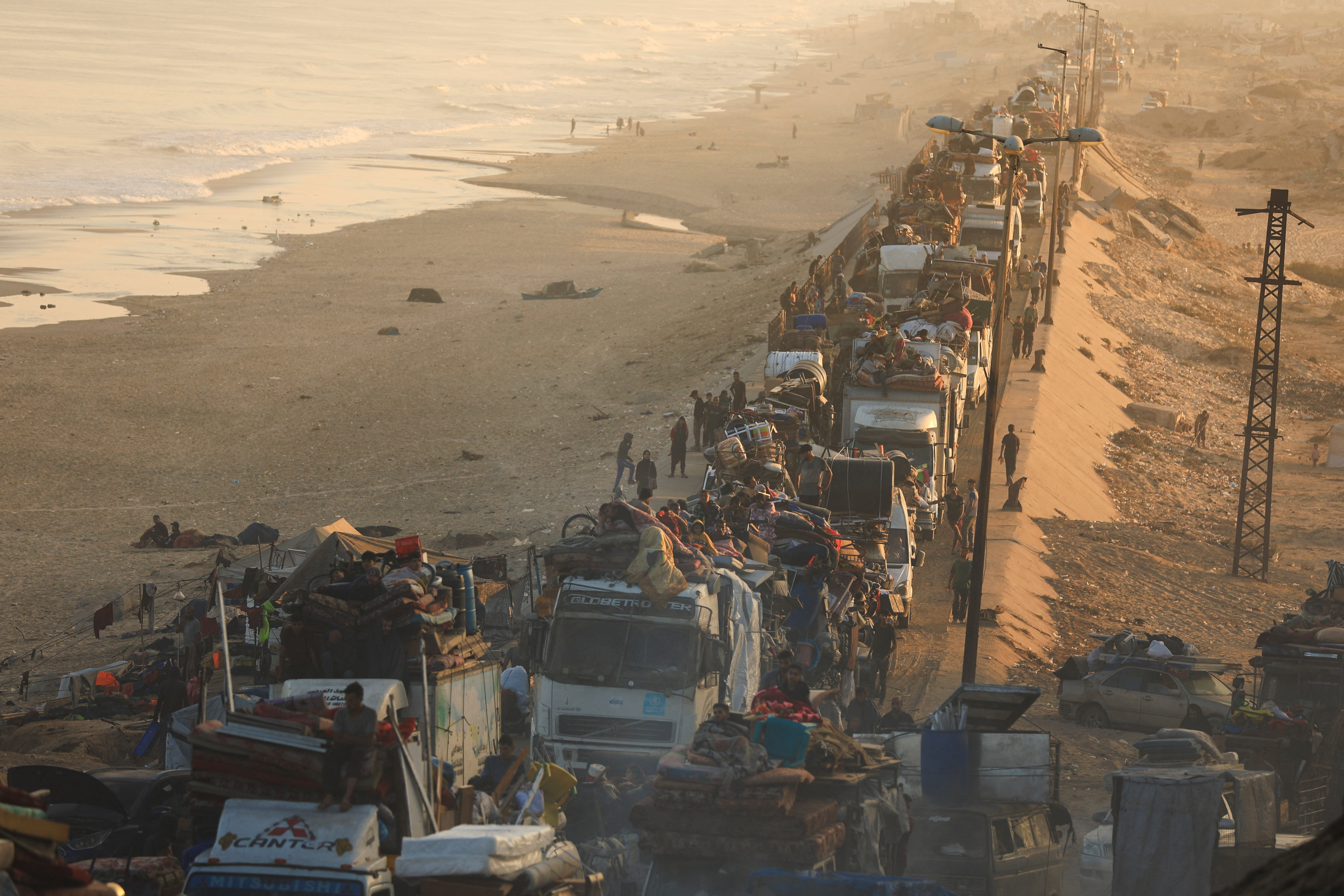 Displaced Palestinians move southward after Israeli forces ordered residents of Gaza City to evacuate to the south