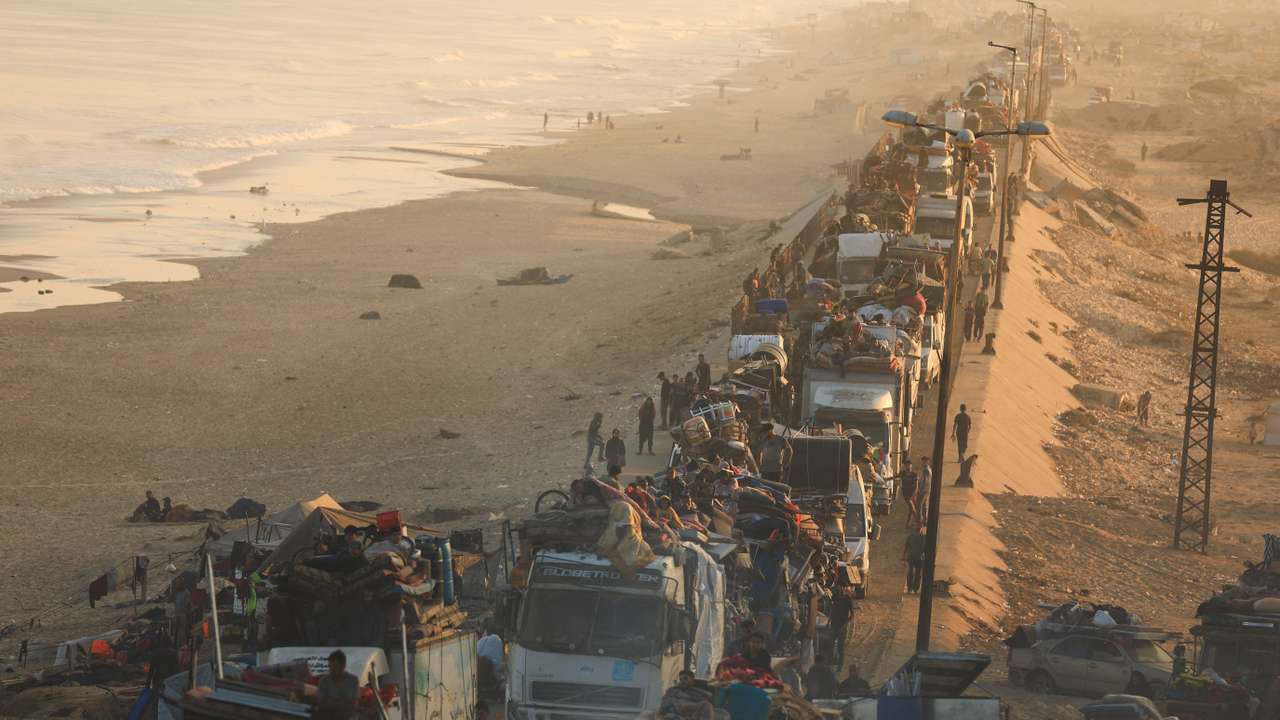 Displaced Palestinians move southward after Israeli forces ordered residents of Gaza City to evacuate to the south