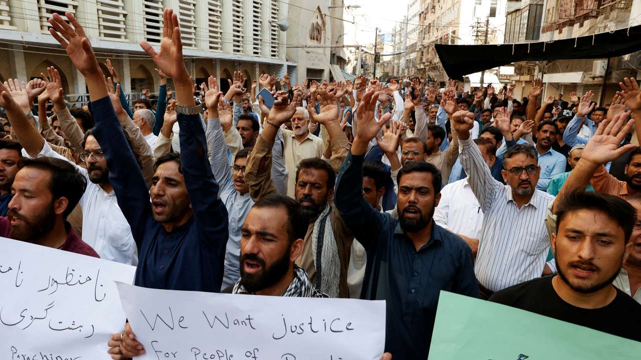 Pakistani Shi'ite Muslim protest to condemn the killings in the Kurram tribal district of Khyber Pakhtunkhwa province, during a protest in Karachi