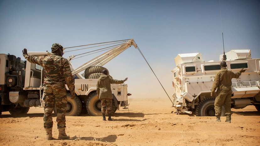 FILE PHOTO: Members of the MINUSMA Guinean contingent pull their stranded escort vehicle during a logistic convoy from Gao to Kidal