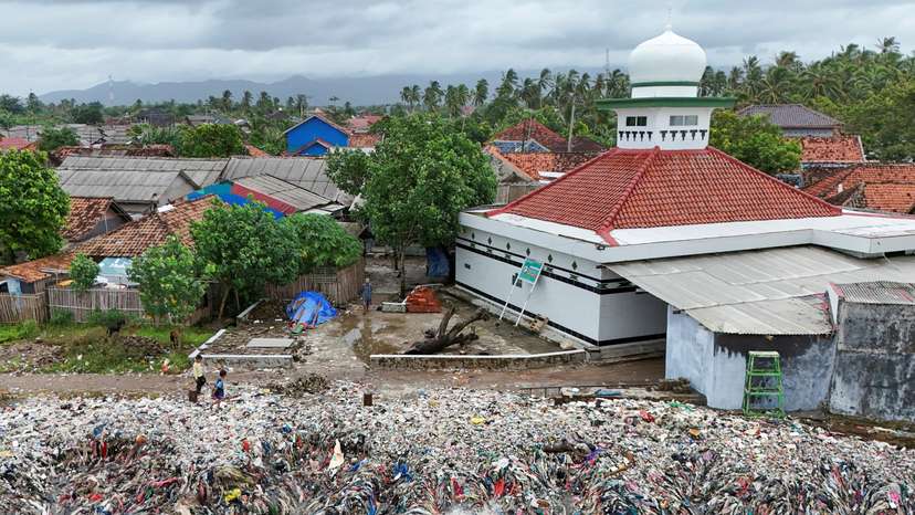 Indonesian fishing village grapples with piles of trash amid erratic high tides