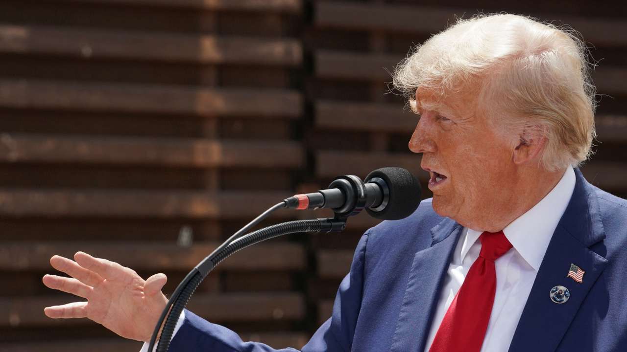 Trump visits Arizona border area