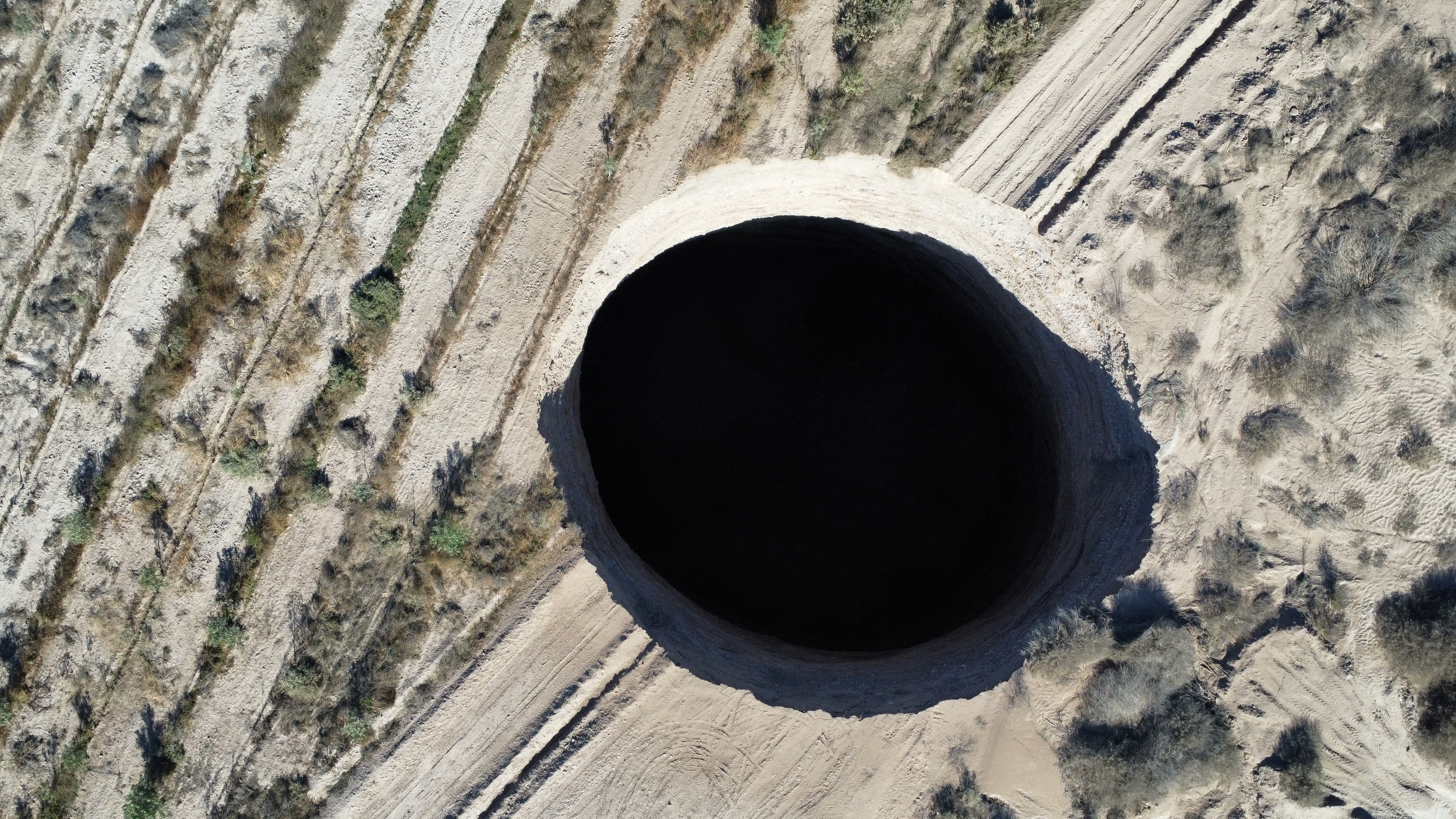 A sinkhole that was exposed last week has doubled in size, near Tierra Amarilla town, in Copiapo
