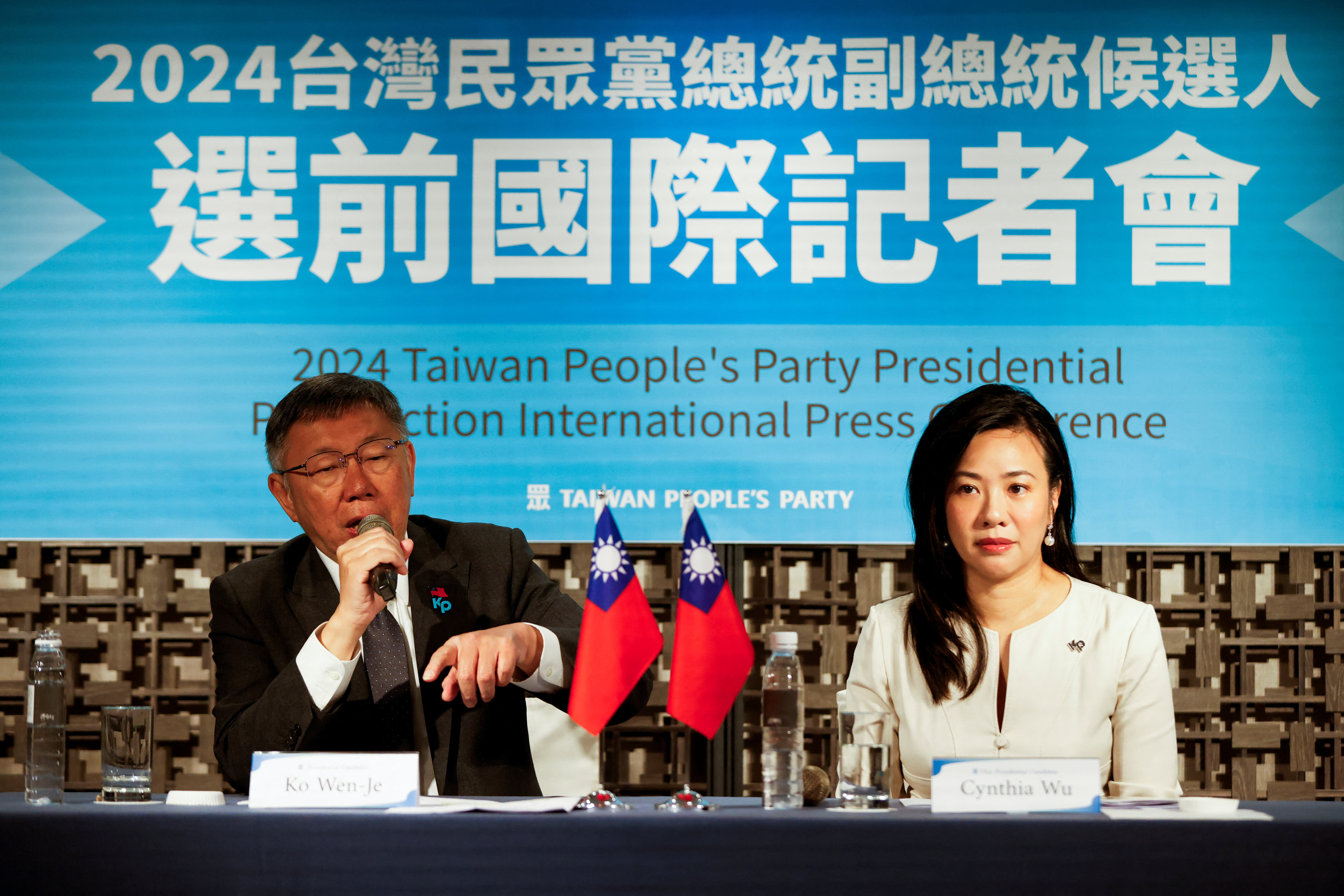 Ko Wen-je, Taiwan People's Party (TPP) presidential candidate, holds a press conference in Taipei
