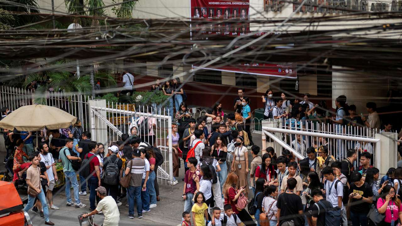 Buildings evacuated as quake rattles Philippine capital