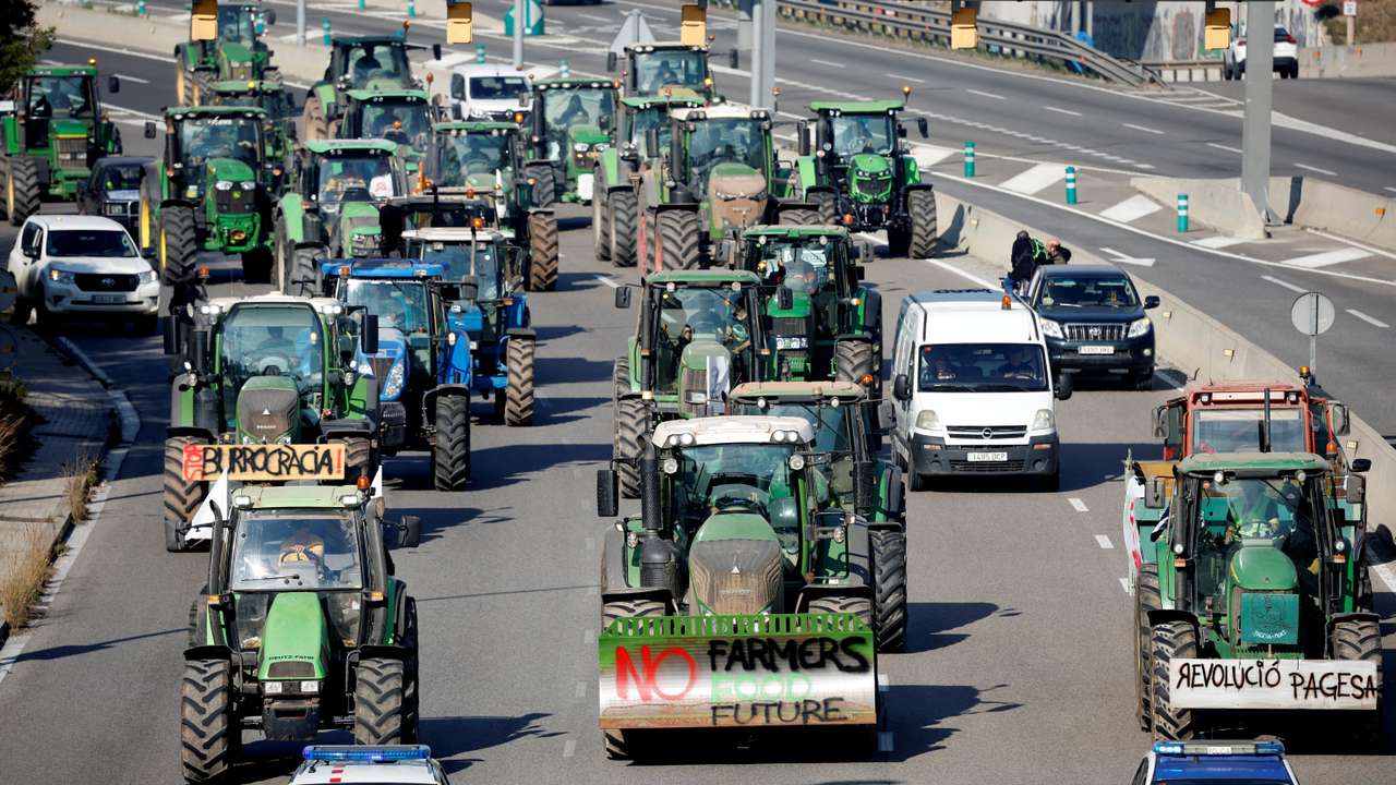 Spanish farmers blockade roads near Barcelona