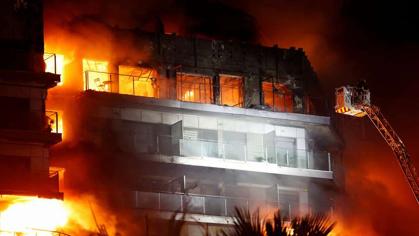 Fire of apartment building in Valencia