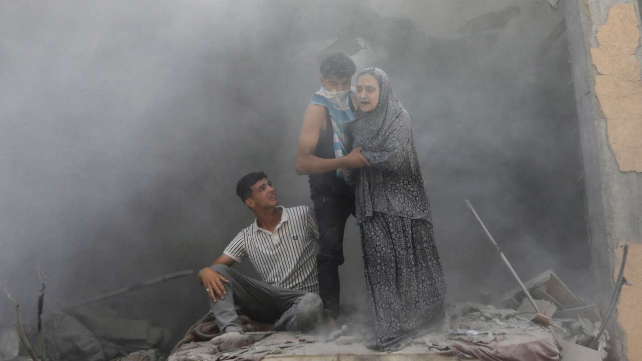 FILE PHOTO: Palestinians react at the site of an Israeli strike on a house, amid the Israel-Hamas conflict, in Deir Al-Balah, in the central Gaza Strip, June 14, 2024. REUTERS/Abed Khaled/File Photo