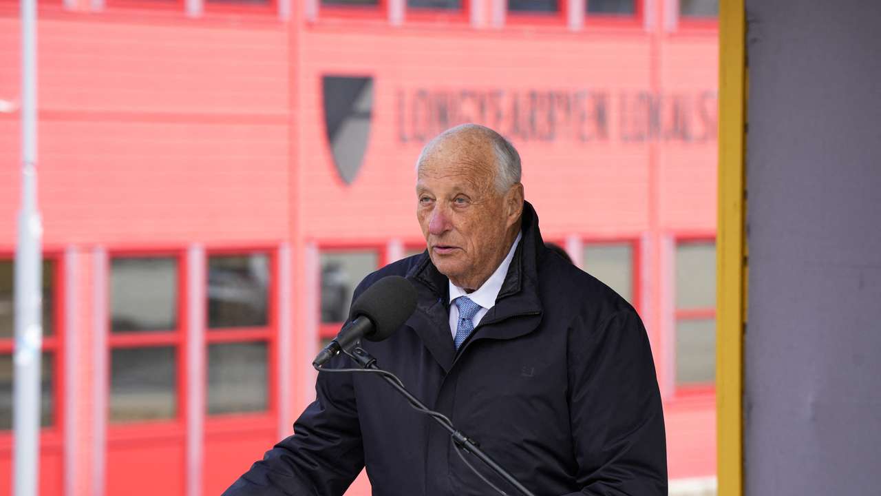 Norway's King Harald addresses a gathering in Longyearbyen