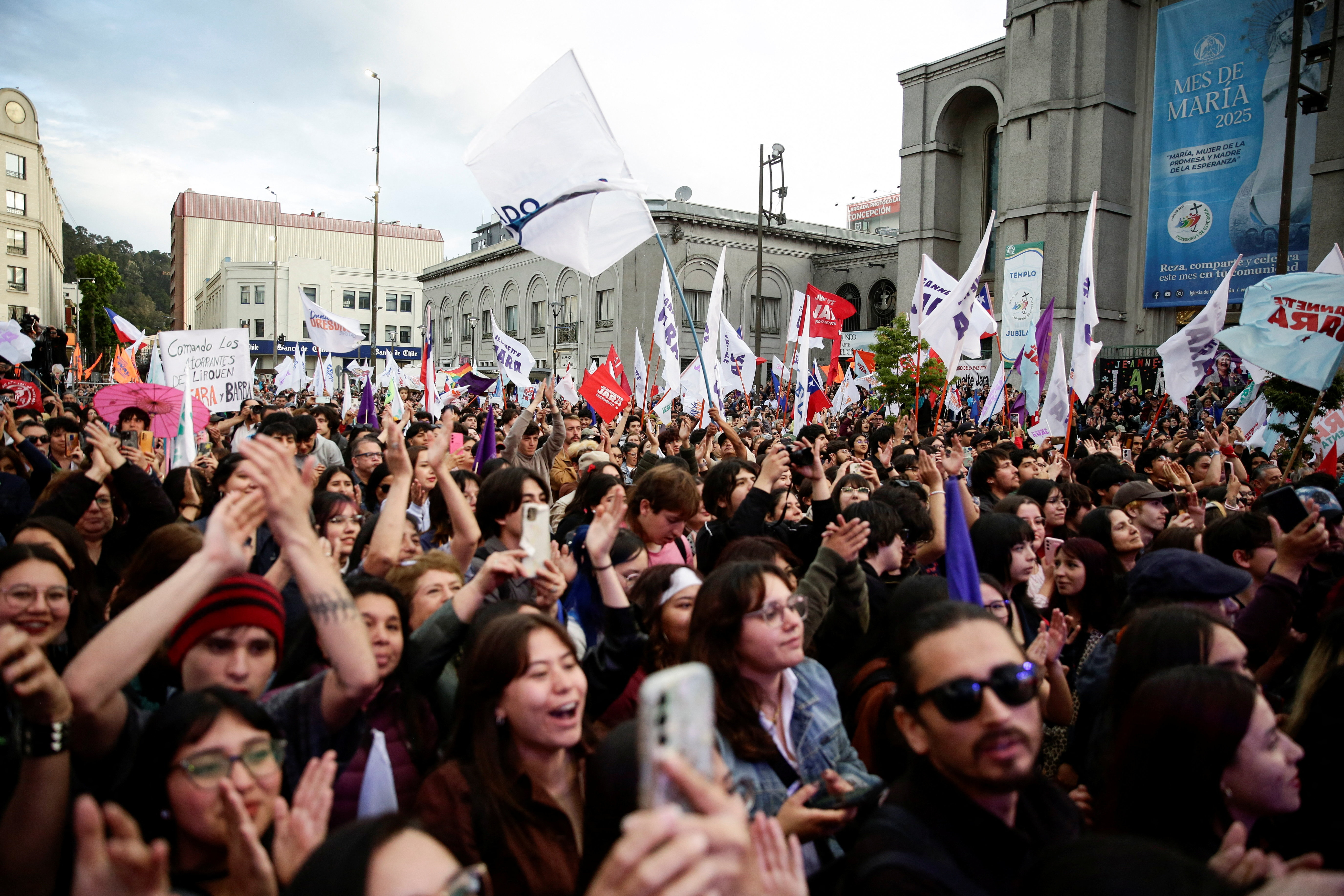 Chilean presidential candidate Jeannette Jara celebrates one of her final campaign events before the elections in Concepcion