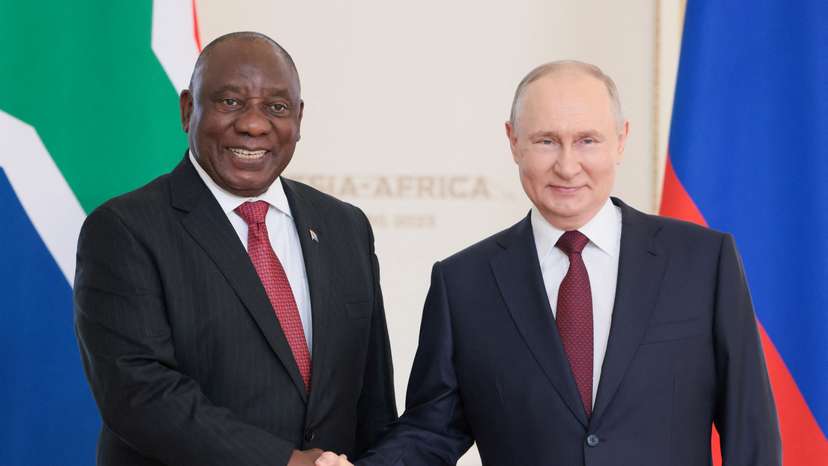 Russian President Putin meets South African President Ramaphosa in St Petersburg