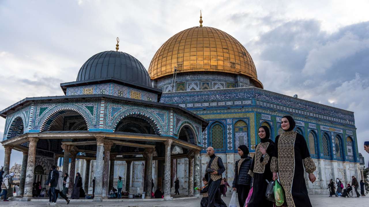 Palestinian family marks Iftar at the Al-Aqsa mosque in Jerusalem