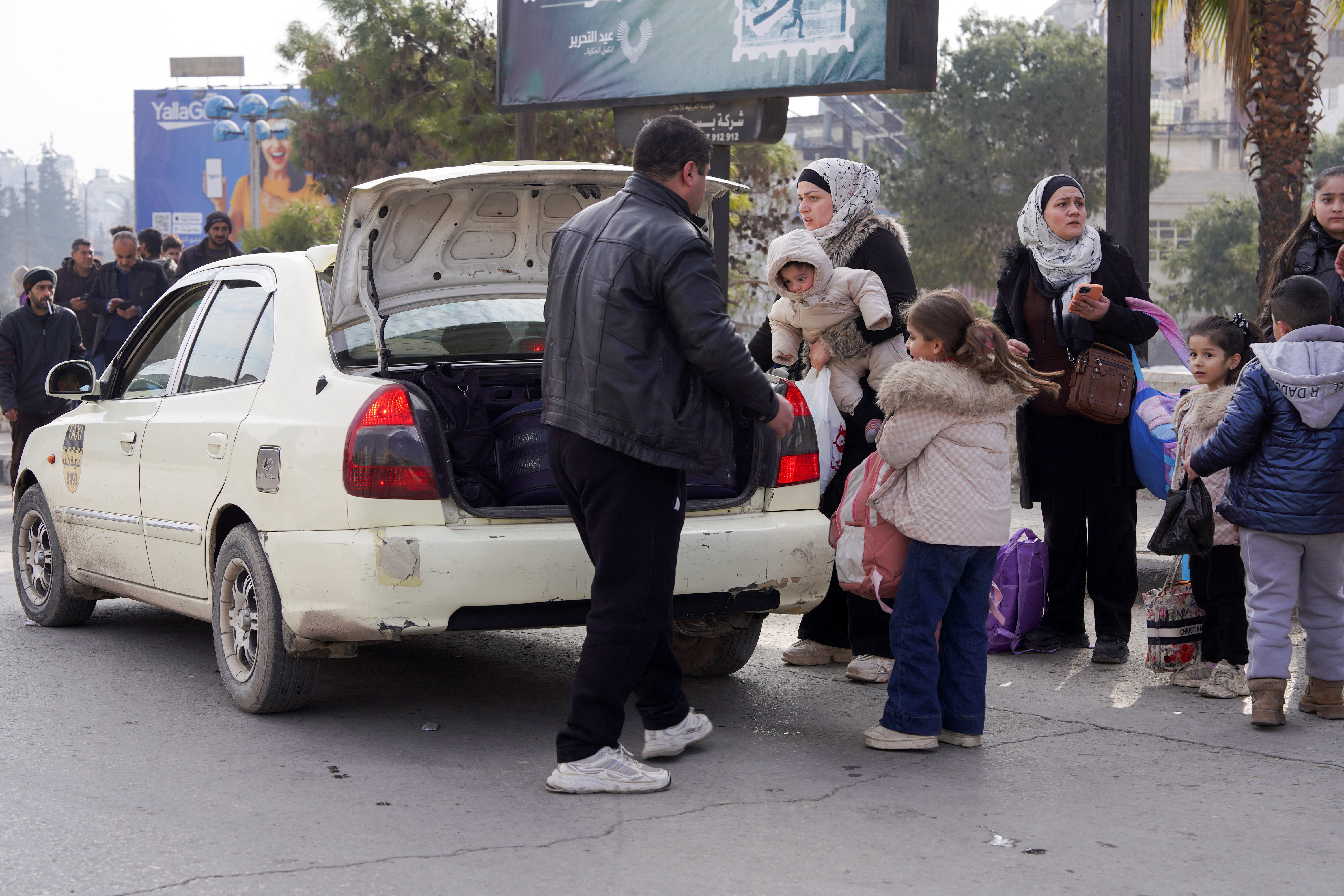 Civilians flee following renewed clashes between the Syrian army and the Syrian Democratic Forces